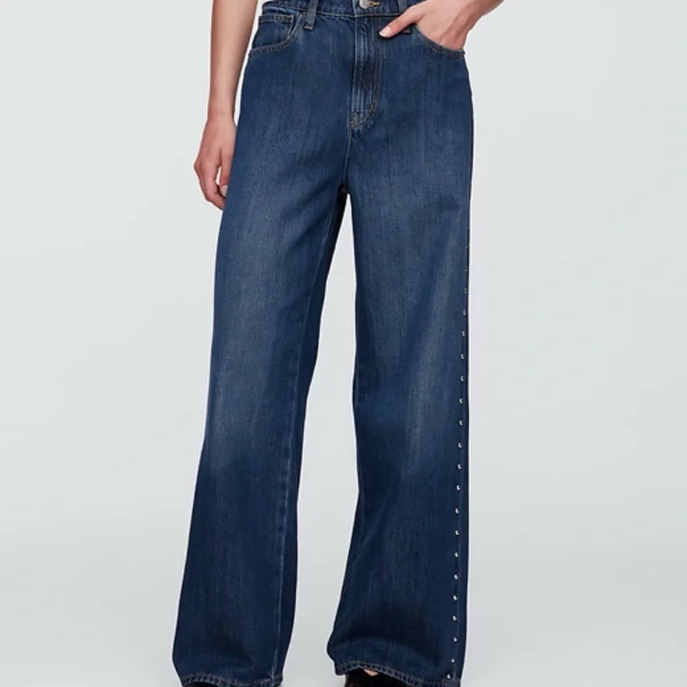 GAP High Rise SuperSoft Studded Wide-Leg Jeans - Picture 7 of 7